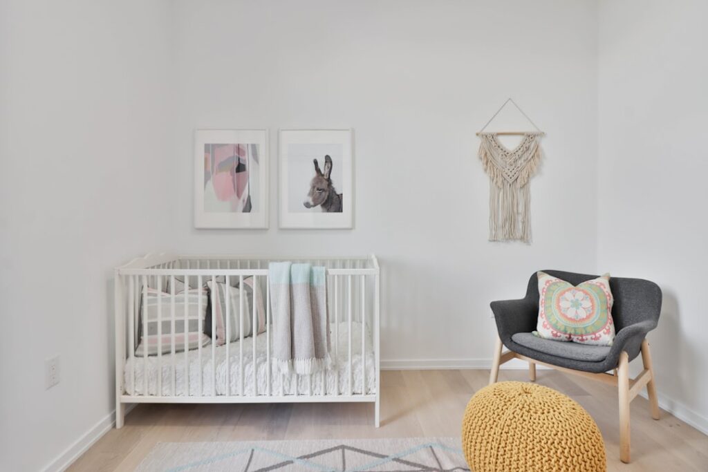 Mamas & Papas Atlas Cotbed – Nimbus White | Baby & Newborn Crib | Nursery Furniture | Converts to Toddler Bed with 3 Adjustable Base Heights | Protective Teething Rails